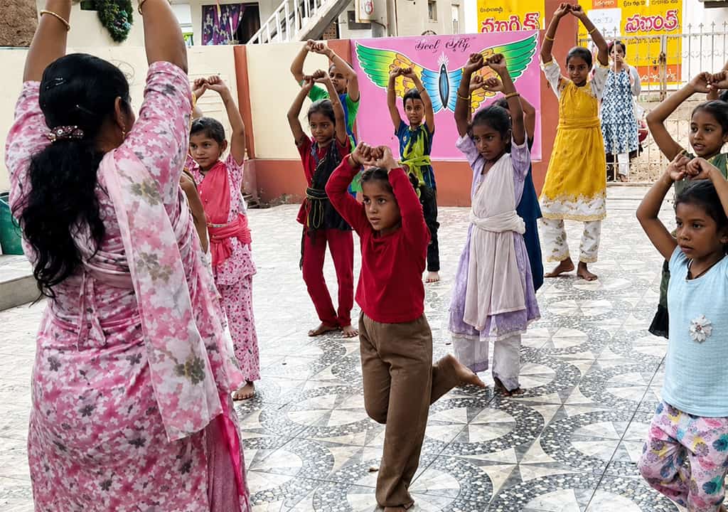 Children Dancing (1)